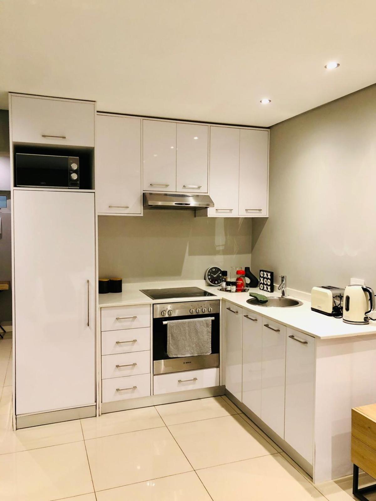 Modern In Mouille Point With Point Park Access Apartment