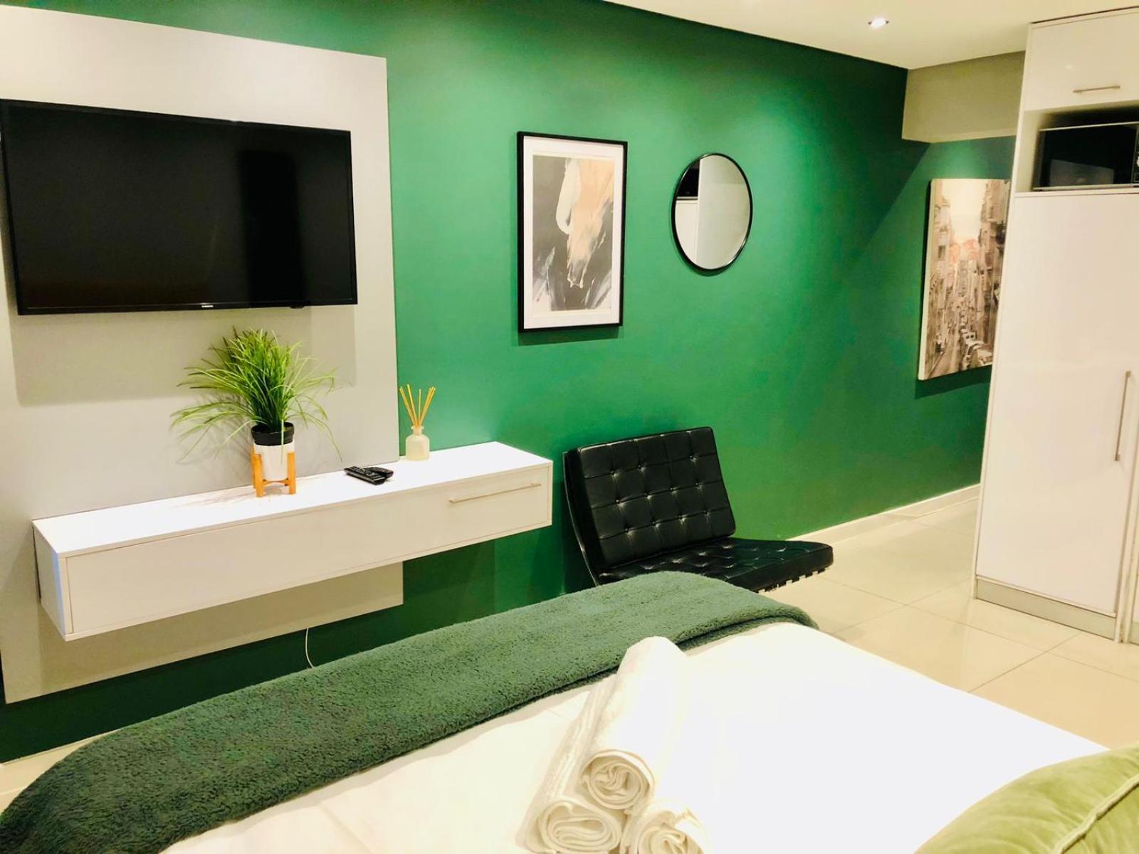 Modern In Mouille Point With Point Park Access Cape Town